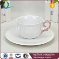 Moderne rosa Hand Schaft elegante Keramik Tasse und Untertasse